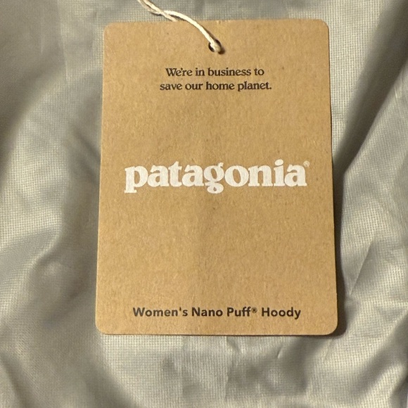 NWT Patagonia women’s Nano puff hoody jacket, XL, Burl Red color - Picture 8 of 8